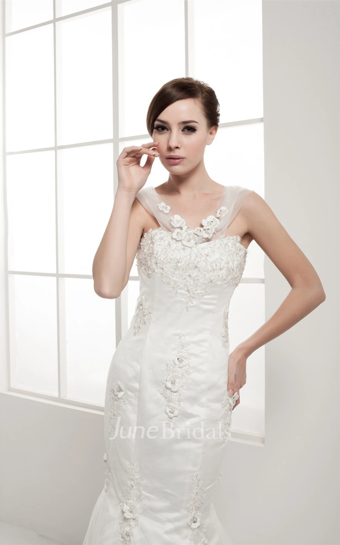 Sleeveless Mermaid Appliqued Dress with Flower and Sweep Train