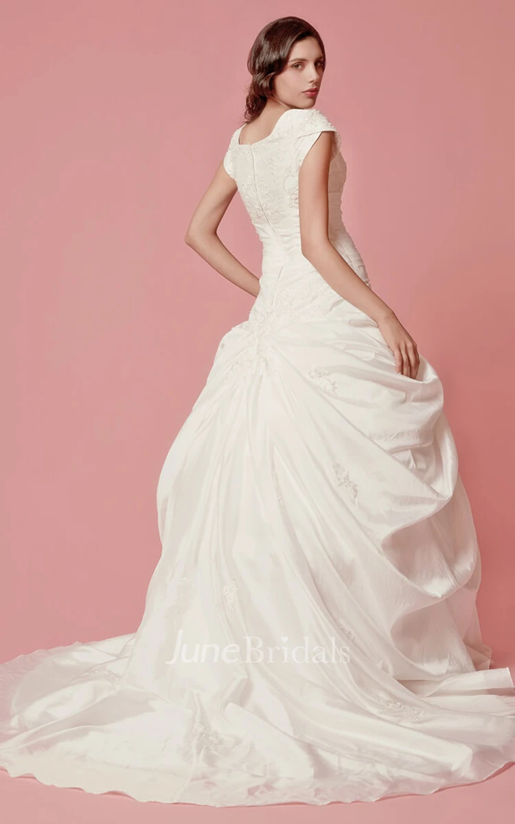 Vintage Short Sleeve Ball Gown Wedding Dress