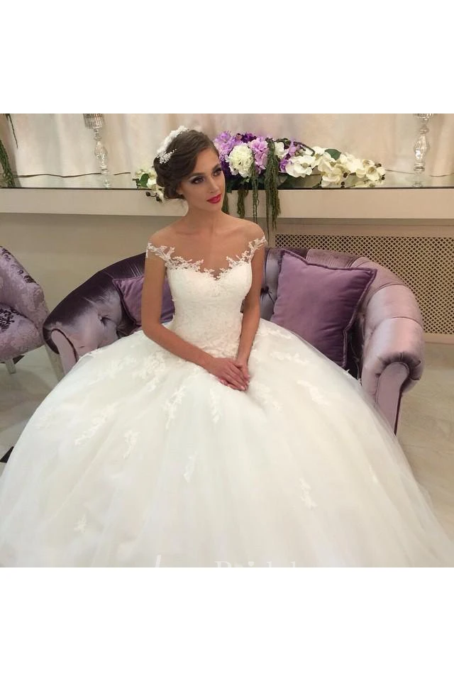 Elegant Off-shoulder Tulle Wedding Dress With Lace Appliques Ball Gown