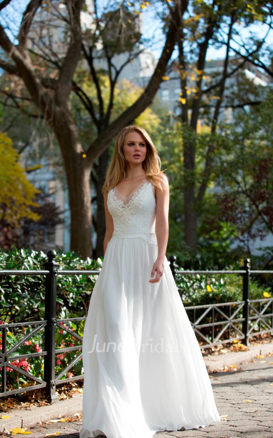 Chiffon Lace Weddig Dress With Beading