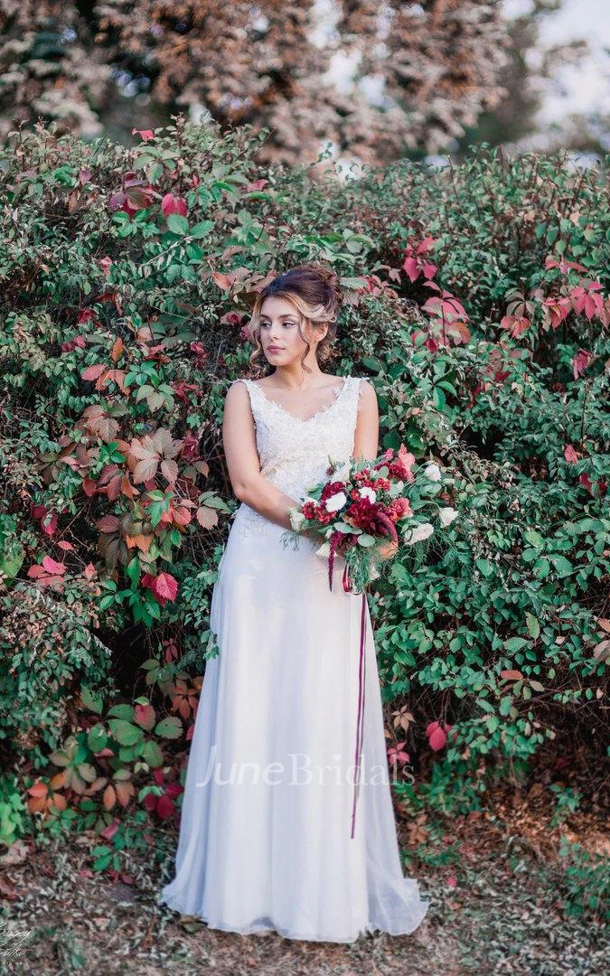 Sheath V-Neck Sleeveless Floor-Length Dress With Appliques