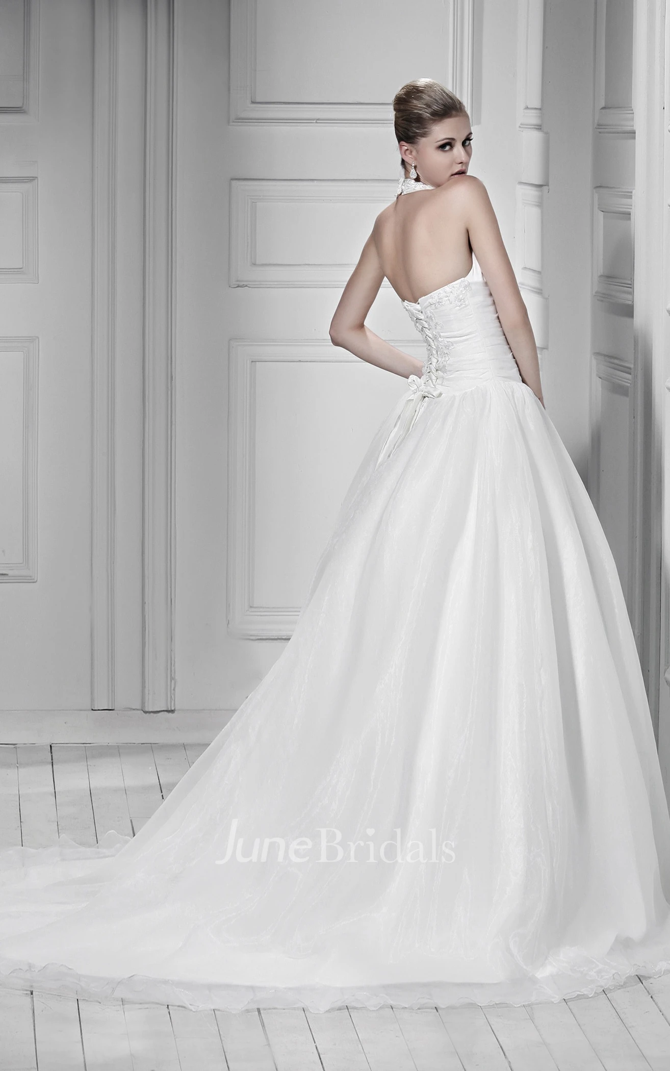 Aristocratic Plunged Appliqued A-Line Gown With Pleats