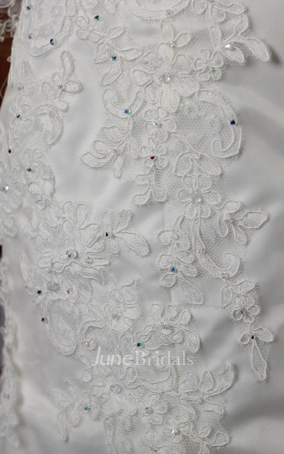 Vintage Embroidery Lace Wedding Dress With Half Illusion Sleeves