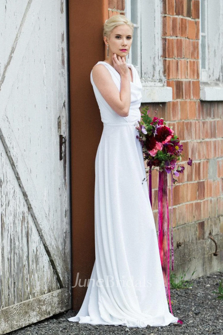 Chiffon Cowl-Neck Sleeveless Floor-Length Dress and Hand-Woven Hollow Three-dimensional Flowers White Pearl Hair Bands