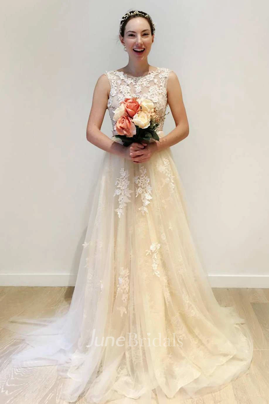 Scoop-Neck Sleeveless A-Line Tulle Wedding Dress With Appliques Deep-V Back