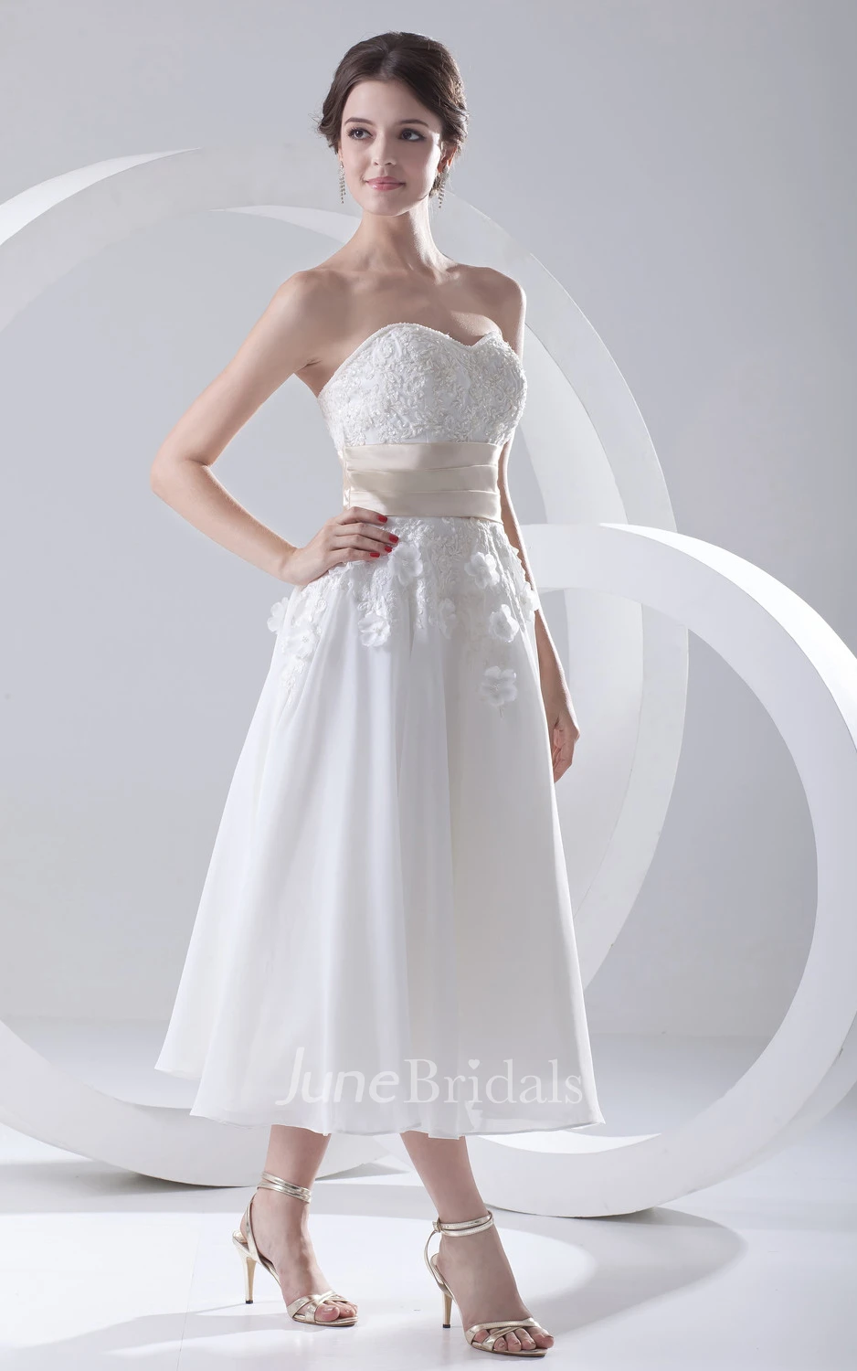 Tea-Length Sweetheart Sleeveless Dress With Flowers And Laces