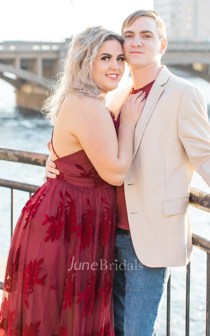 Plus Size Romantic A-Line V-neck Tulle Sleeveless Evening Dress