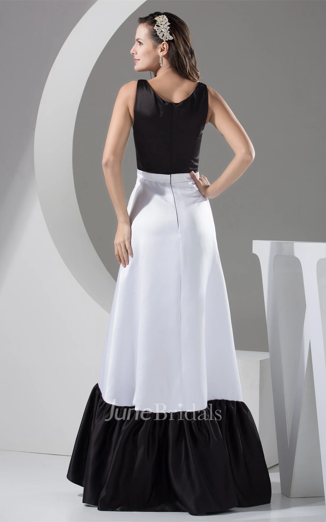 Black-And-White Strapped Floor-Length Dress with Pleats