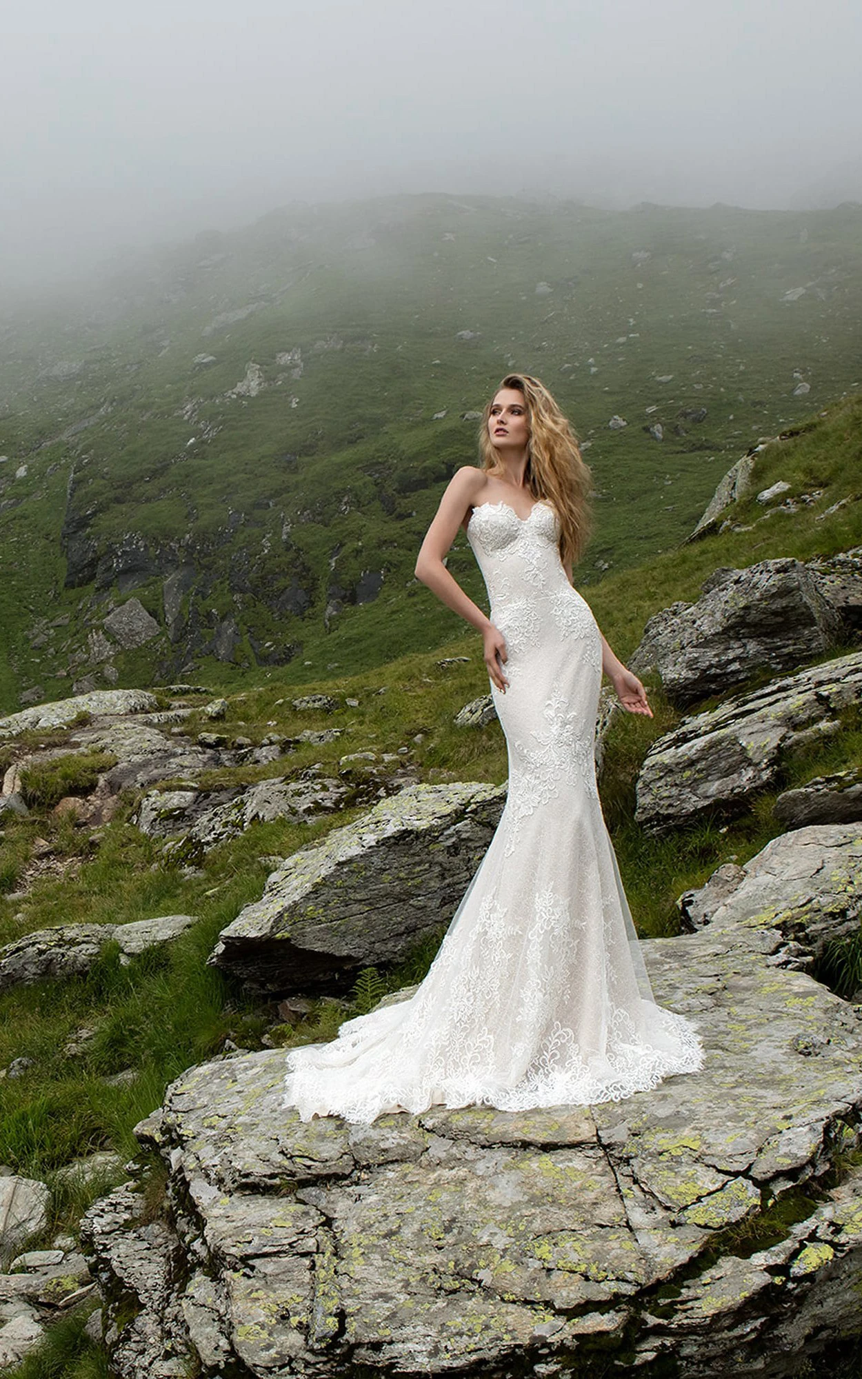 Sweetheart Floor-length Sleeveless Appliques Lace Sheath Dress 