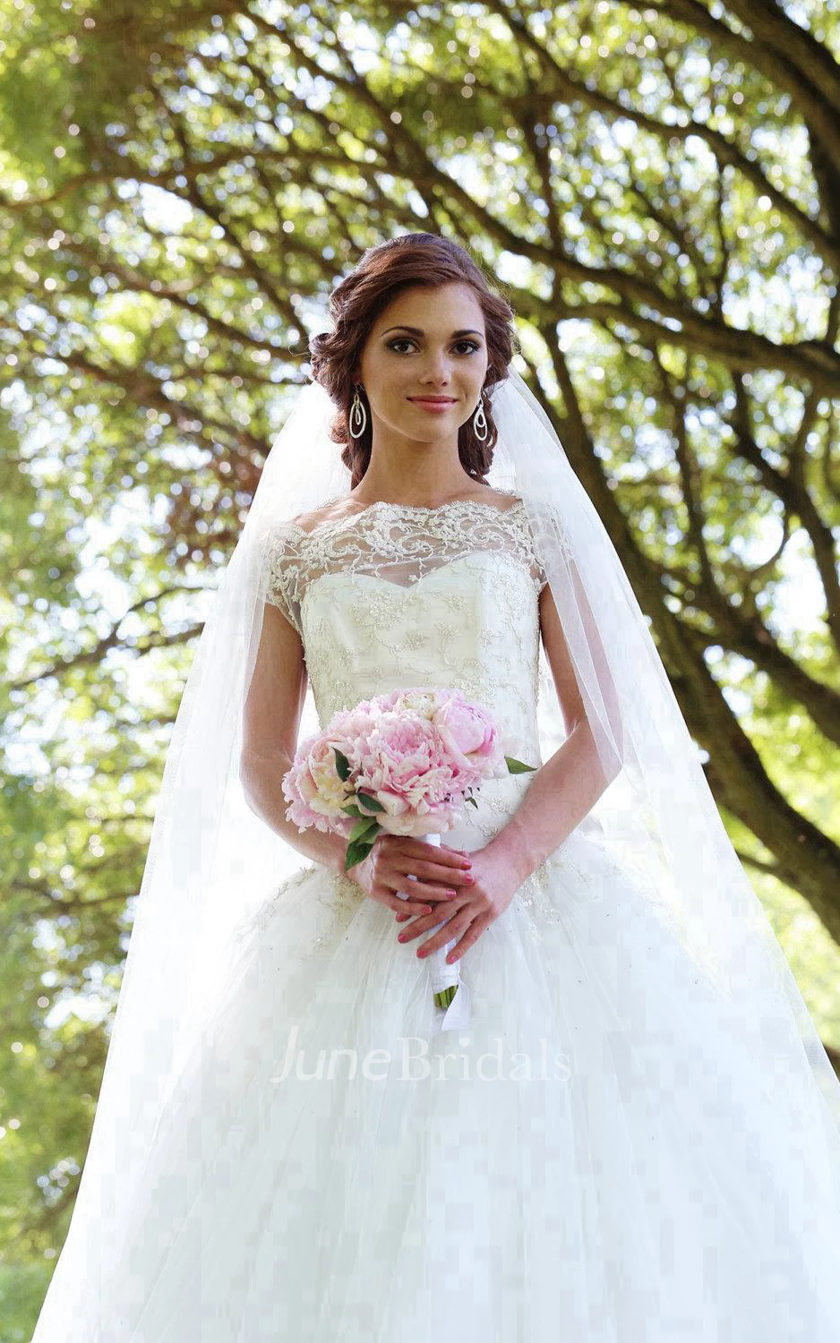 Bateau Neck Tulle Wedding Dress With Spangles and Sequins