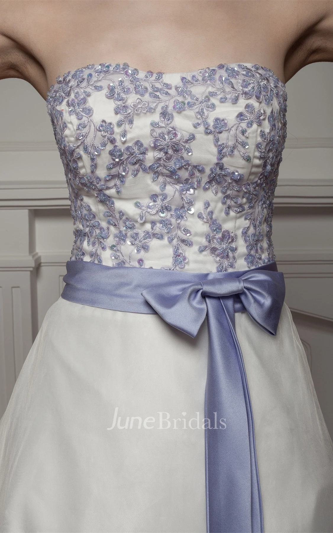 Sweetheart Appliqued A-Line Gown with Ribbon and Court Train