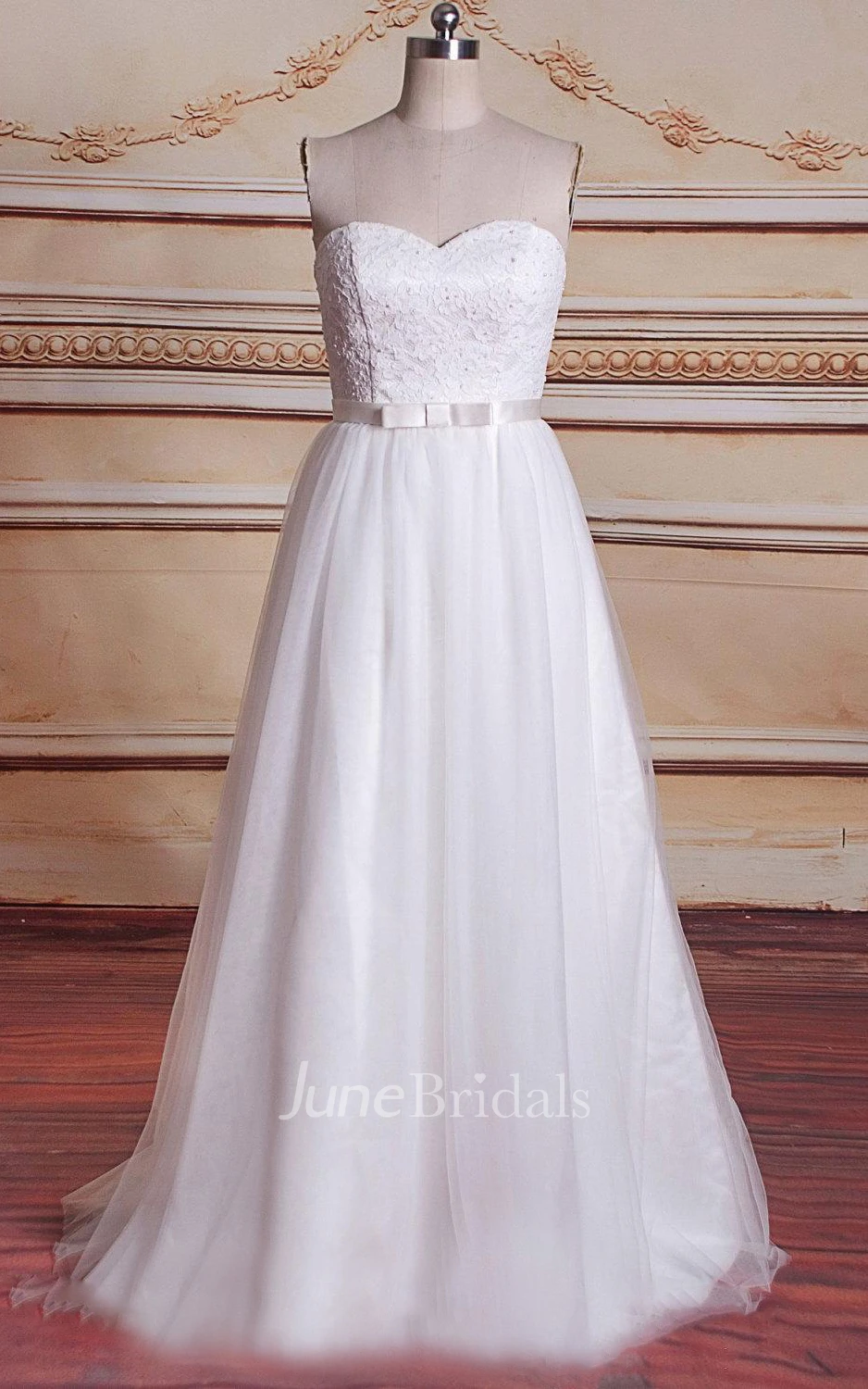 A-Line Strapped Sweetheart Tulle Lace Satin Weddig Dress
