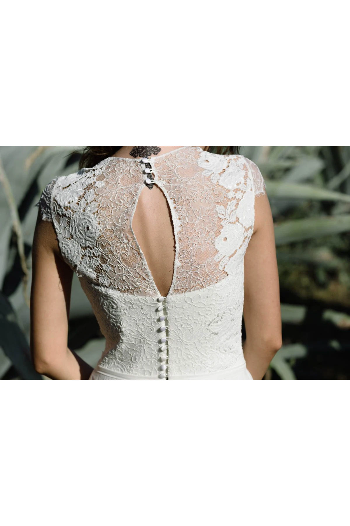 Graceful Jewel Neck Short Sleeve Wedding Dress