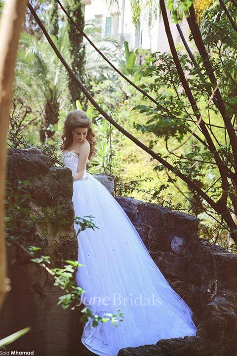 Elegant Sweetheart Sleeveless Tulle Wedding Dress Lace-up With Beadings Crystals