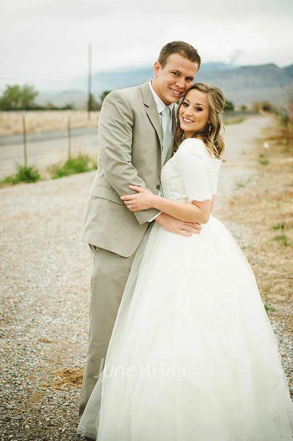 Modest Princess Scoop Neck Short Sleeves Lace Top Wedding Dress with Sash