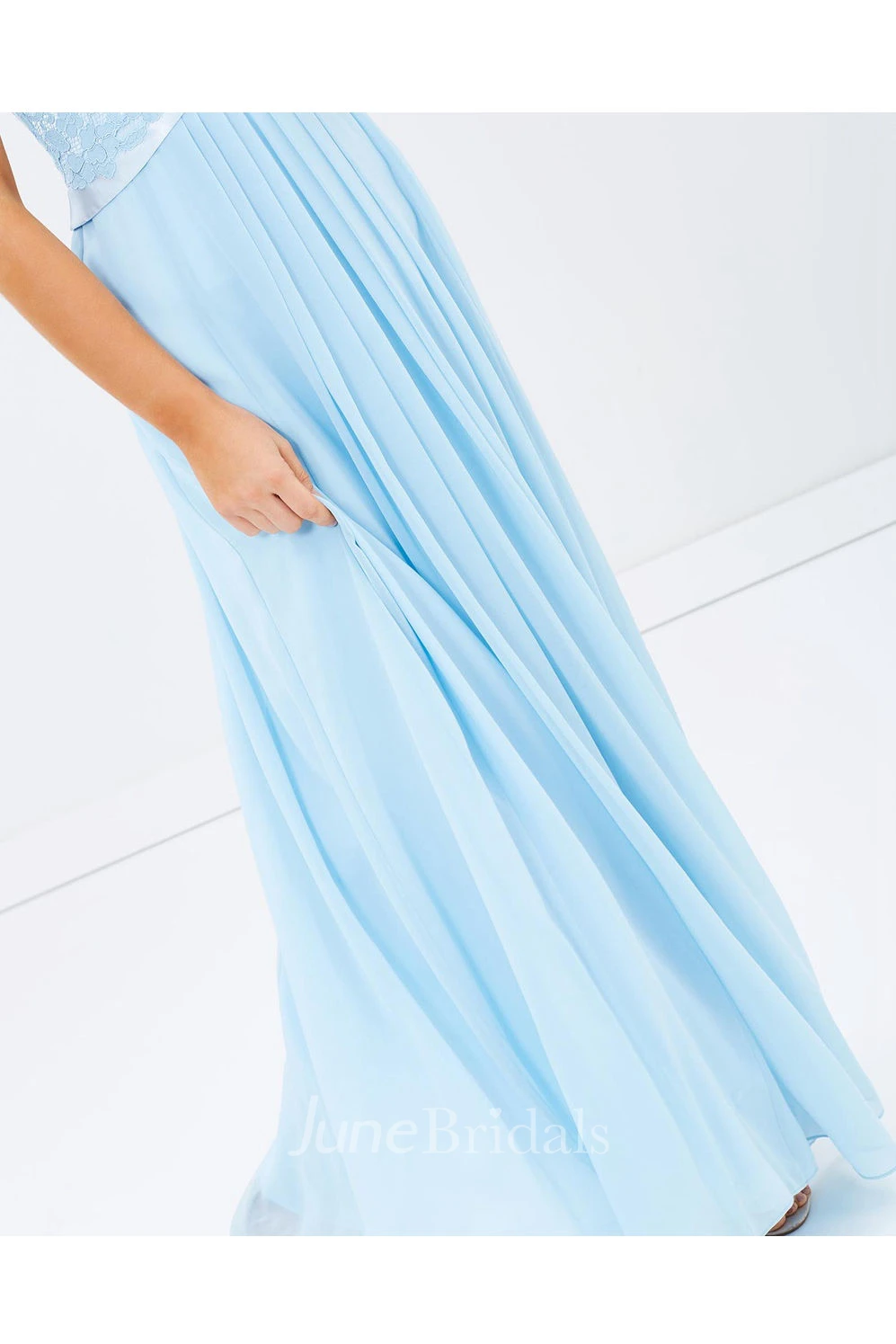 Appliqued Scoop Neck Sleeveless Chiffon Bridesmaid Dress With Ribbon