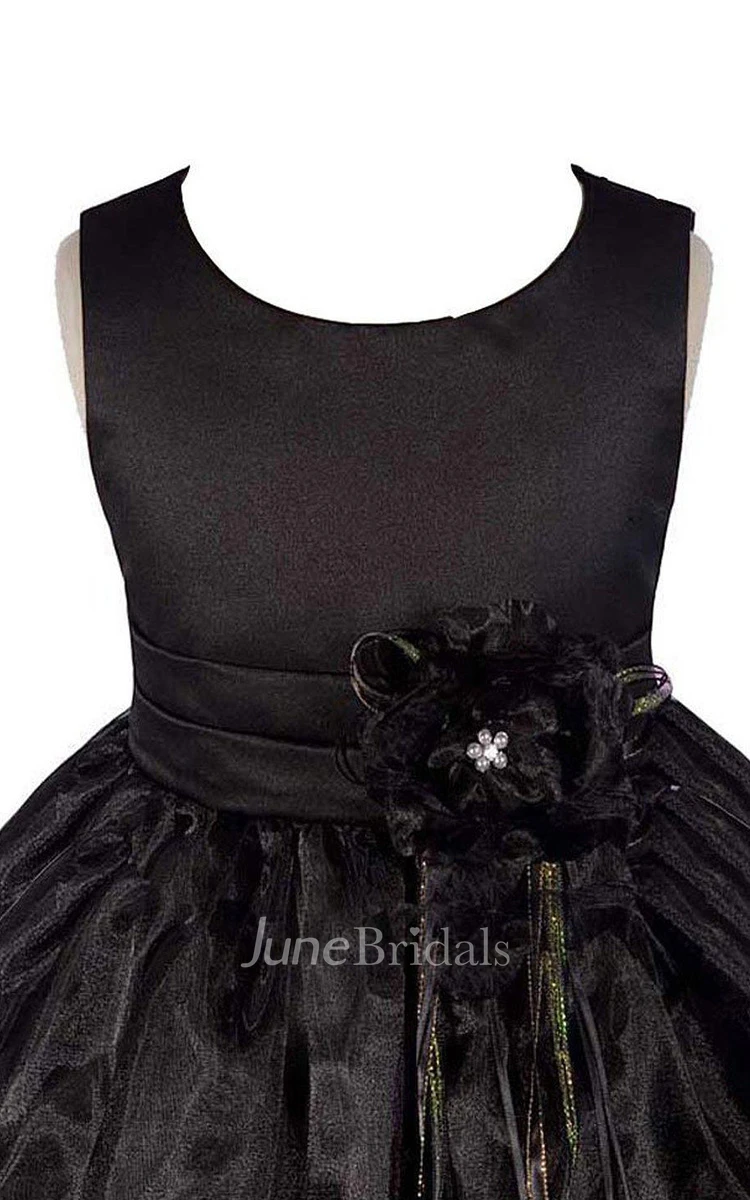 Sleeveless Scoop-neck A-line Dress With Pleats and Flower