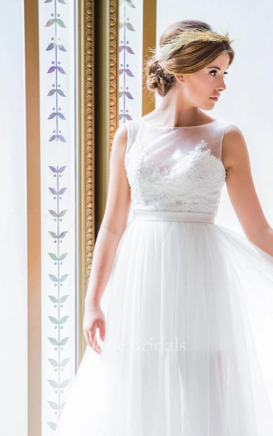 Sleeveless Scoop-Neck Tulle Dress With Appliques And Illusion Back