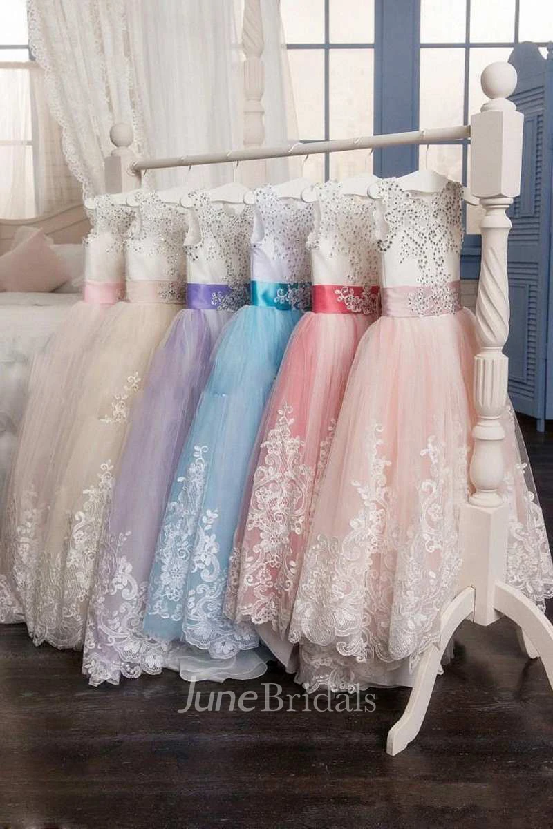 Sleeveless Scoop Neck Lace Ball Gown With Beading