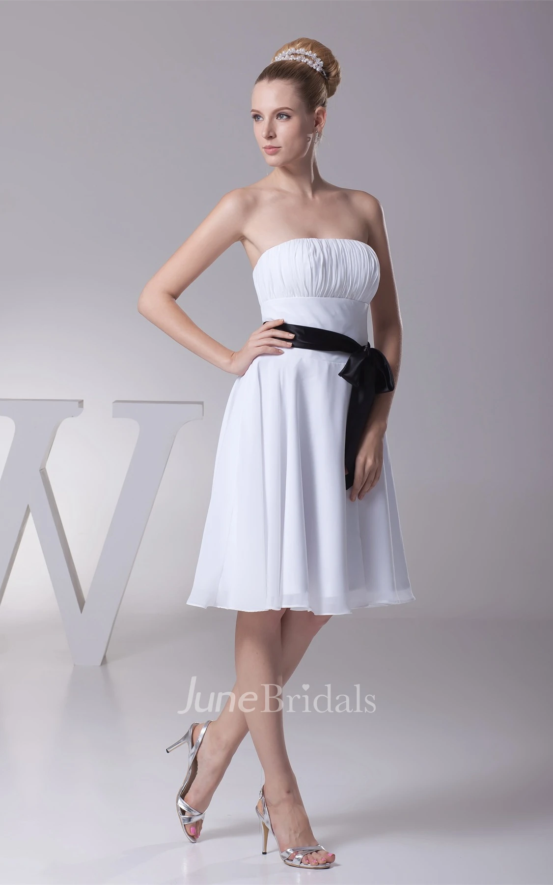 Knee-Length Ruched Strapless A-Line Gown with Bowed Sash and Zipper Back