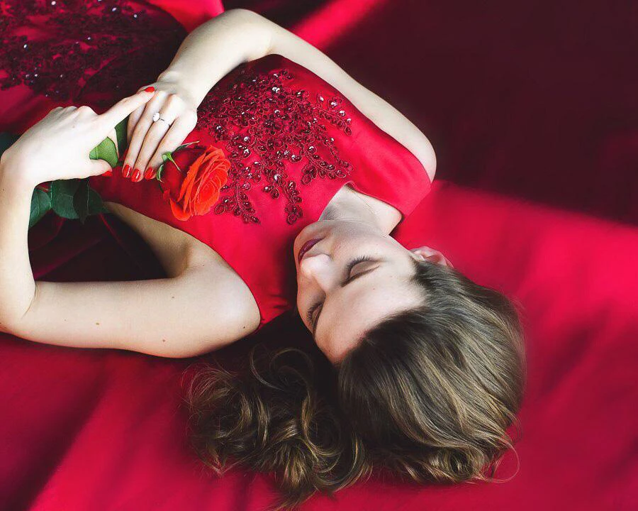 Vintage Red Sleeveless Appliques Evening Dress Long Train