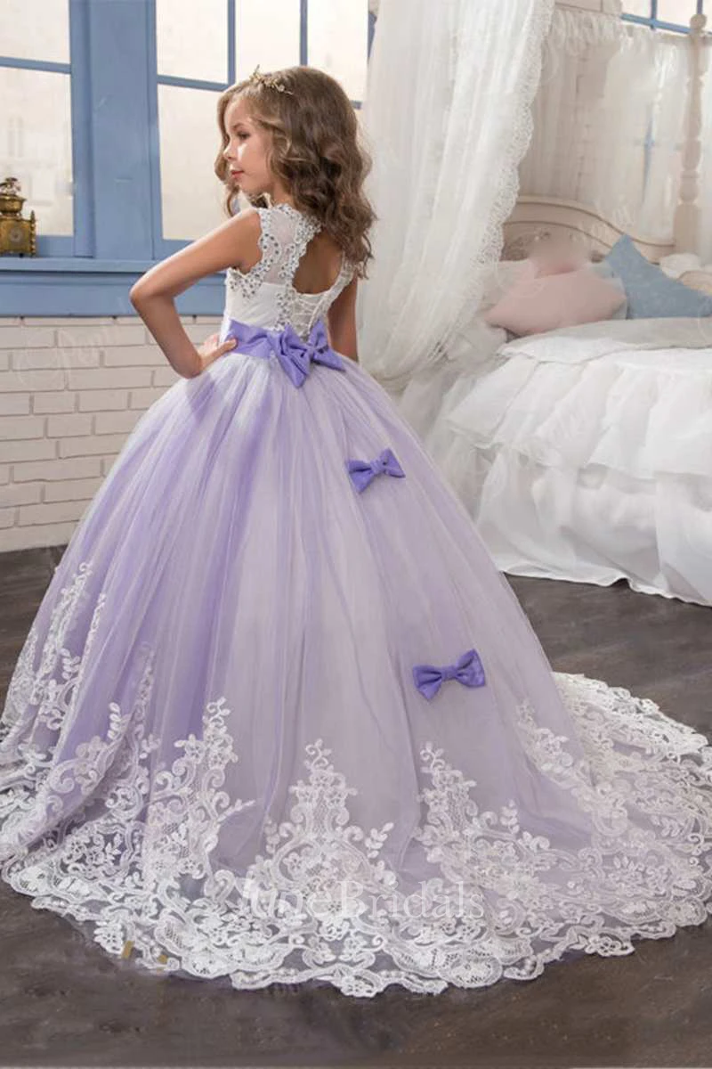 Sleeveless Scoop Neck Lace Ball Gown With Beading