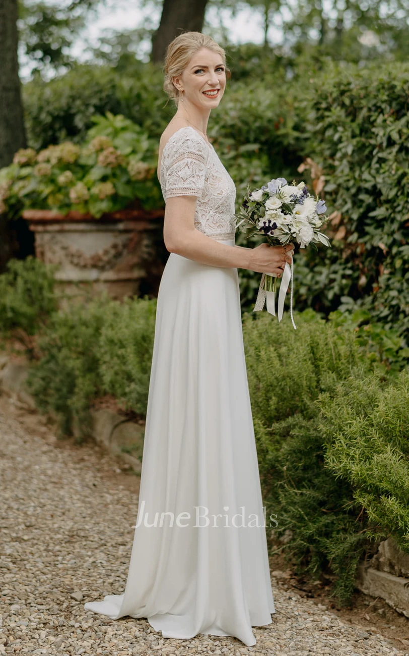 Bohemian Sheath Vintage Short Sleeve Bride Dress Bateau Neckline with Sweep Train Garden