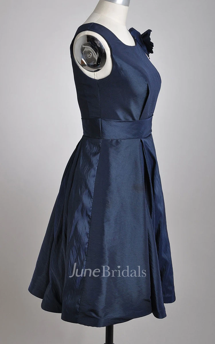 Scoop Neckline A-line Knee-length Dress With 3D Flower