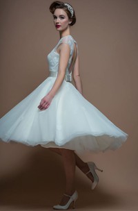 A-Line Scoop-Neck Sleeveless Tea-Length Organza Wedding Dress With Appliques And Keyhole