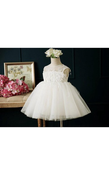 Off White Sleeveless Scoop Pleated Tulle First Communion Dress With Lace Appliques