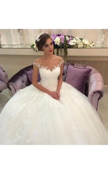 Elegant Off-shoulder Tulle Wedding Dress With Lace Appliques Ball Gown