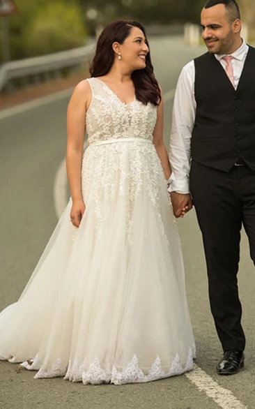 Elegant A Line Ball Gown V-neck Lace Tulle Wedding Dress with Appliques