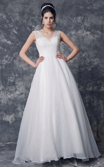 Gorgeous Short Sleeve Low V Neck Organza Ball Gown With Long Train