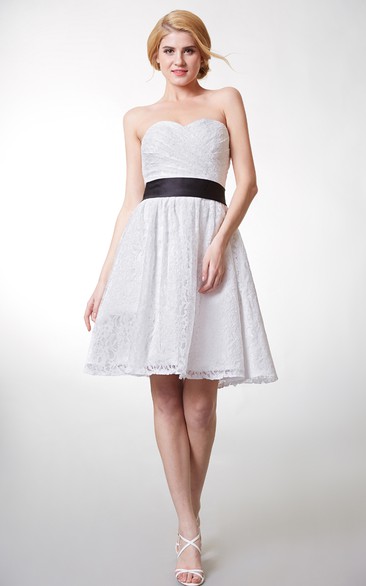 Sweetheart Knee-Length Lace Bridesmaid Dress