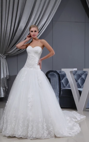 Sweetheart Criss-Cross-Ruched A-Line Dress With Lace Appliques and Tulle Overlay