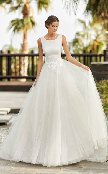 Scoop Neckline Sleeveless And Deep V-back Ballgown Tulle Wedding Dress With Lace Appliques