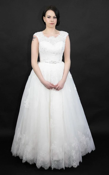 Stunning Intricate Key Hole Back Lace Princess Style Wedding Dress
