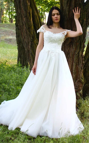 Floor-Length Tulle Taffeta Lace Low-V Back Wedding Dress