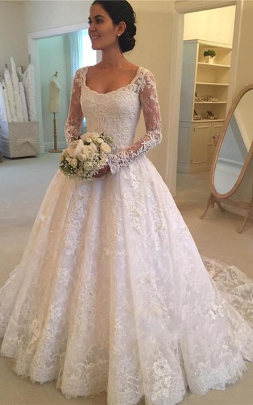 Elegant Lace Long Sleeve Bridal Gown with Applique