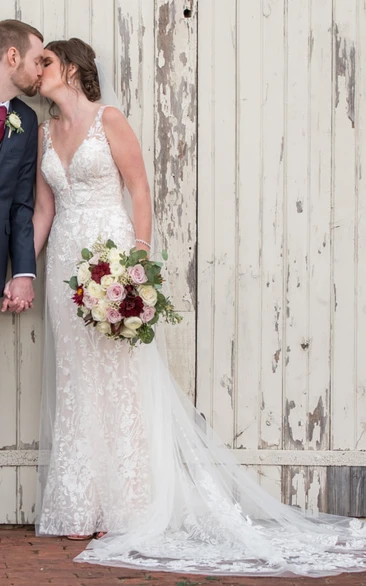 Sheath Modest Straps Deep-V Back Lace Appliques Garden Wedding Dress with Brush Train