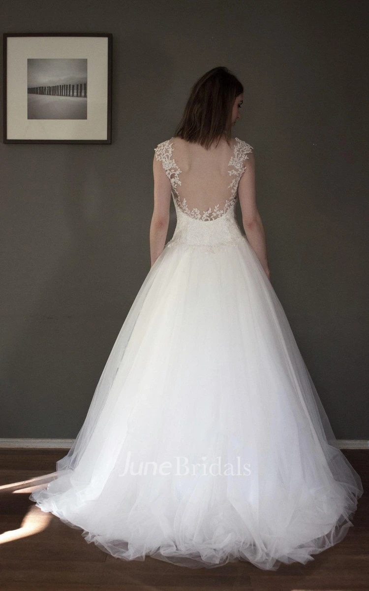 Off White Cap Sleeve Sweetheart Neck Pleated Tulle & Lace Wedding Dress