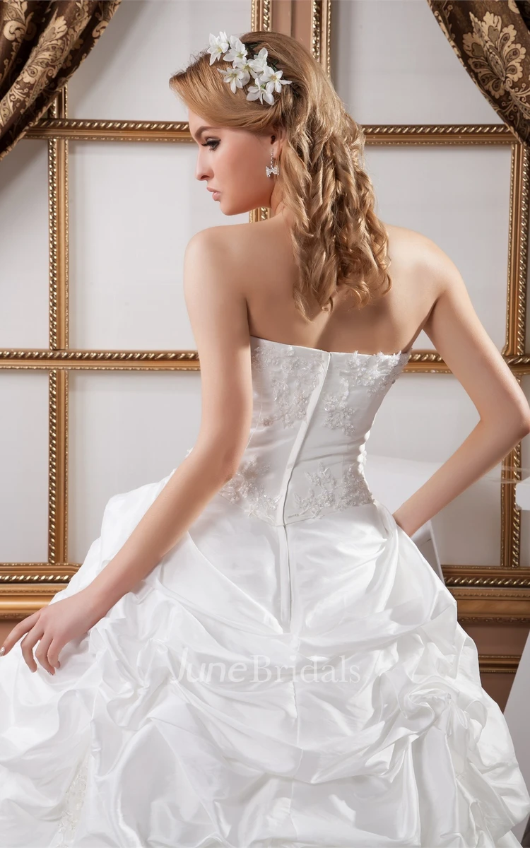 Elegant Pick-Up Ball Gown with Appliques and Court Train