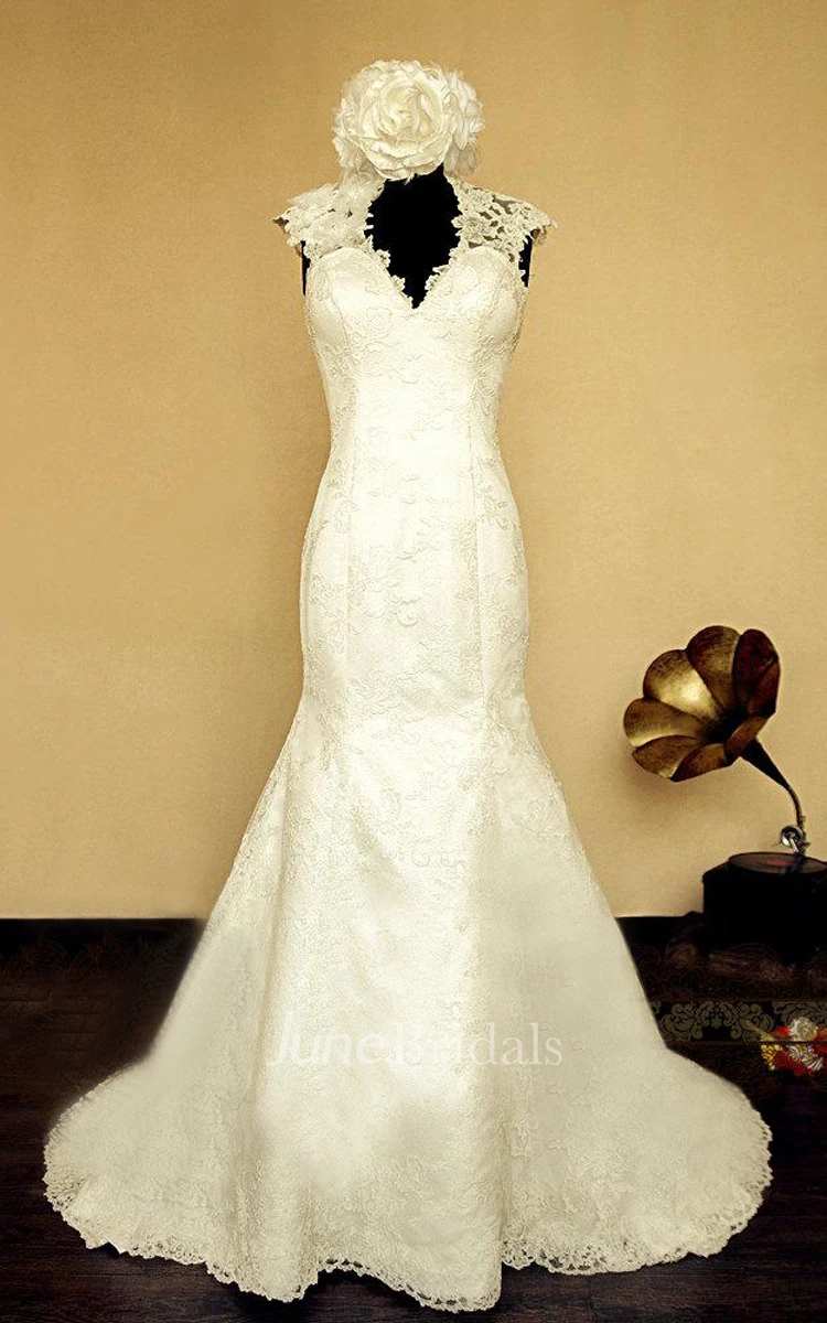 Queen Anne Keyhole Back Mermaid Lace Wedding Dress With Flower And Button