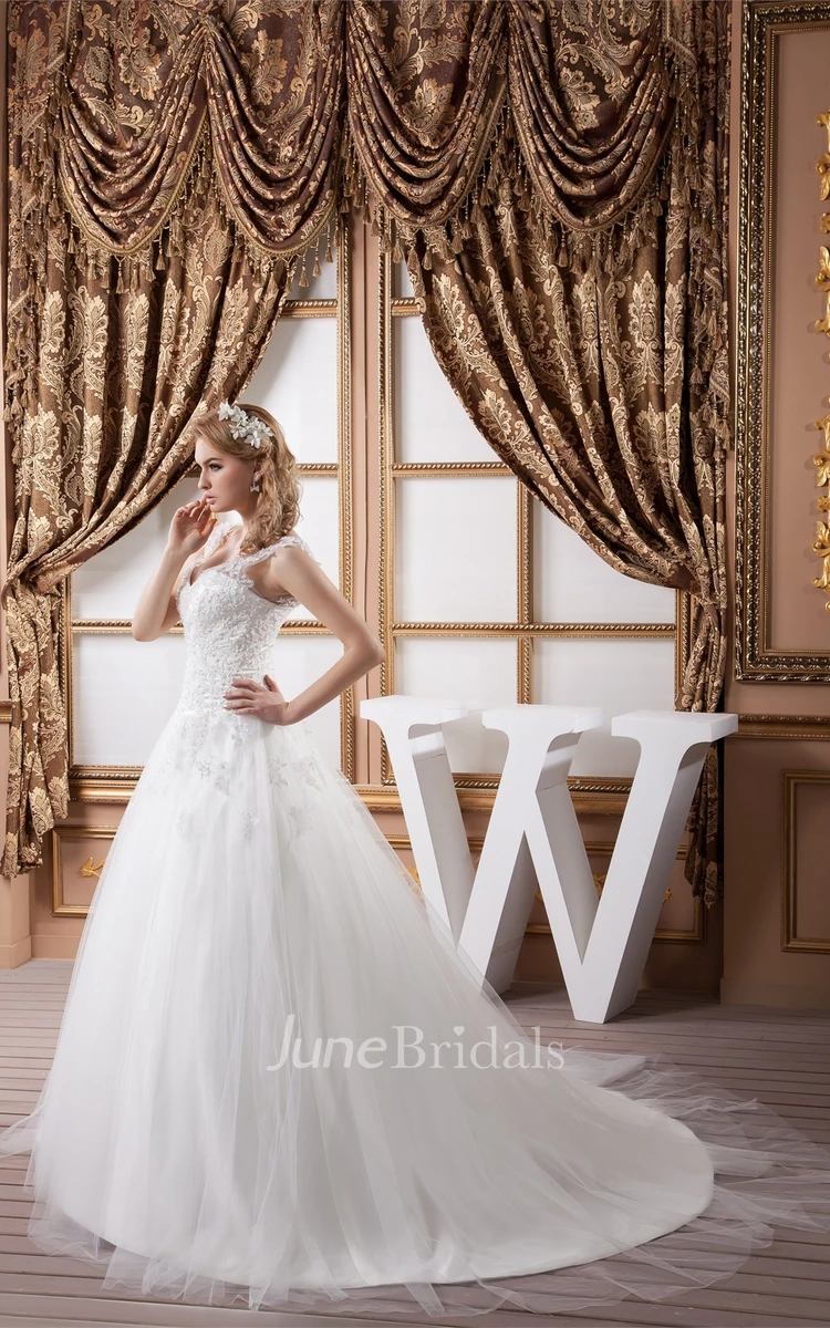 Plunged Caped-Sleeve Tulle A-Line Gown with Appliques
