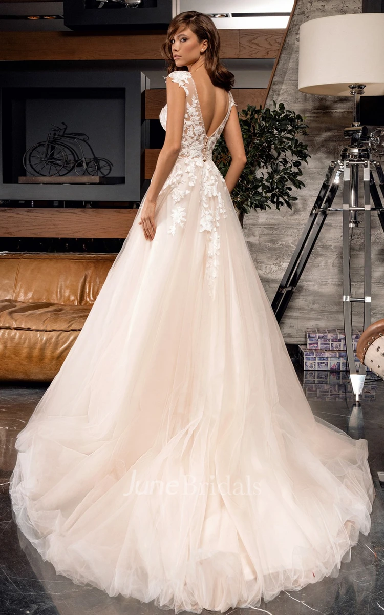 Sleeveless Ball Gown Plunging Neck Tulle Wedding Dress with Appliques and Train