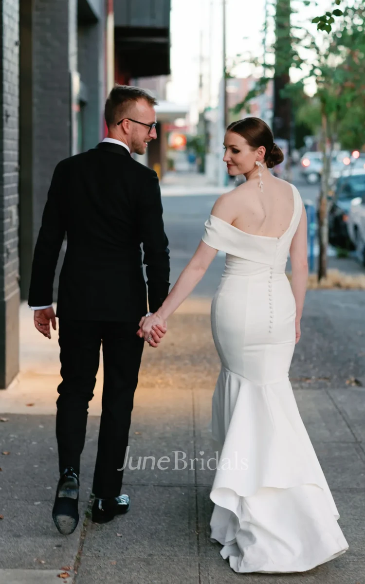 Mermaid One-shoulder Satin Sexy Wedding Dress Sleeveless With Court Train
