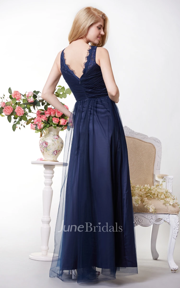 Scallop-edged Neck Pleated Tulle Gown With Lace