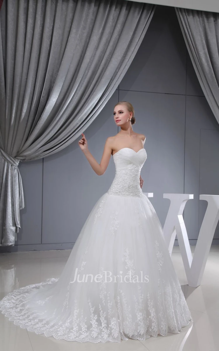 Sweetheart Criss-Cross-Ruched A-Line Dress With Lace Appliques and Tulle Overlay