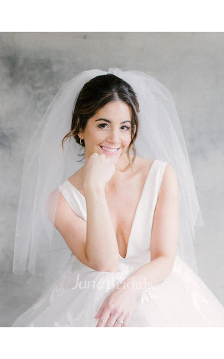 Soft Tulle Shoulder Length Ivory Bride Wedding Veils Short