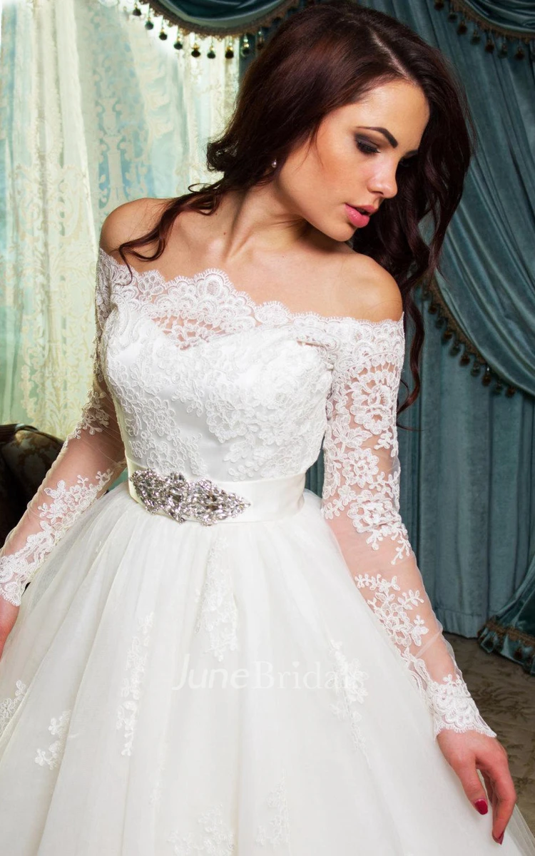 Ball Gown Tulle Lace Weddig Dress With Button